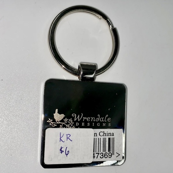 Fur, Feathers & Whiskers Cat Keyring ‘Lady of the House’ by Wrendale Designs - Picture 5 of 6